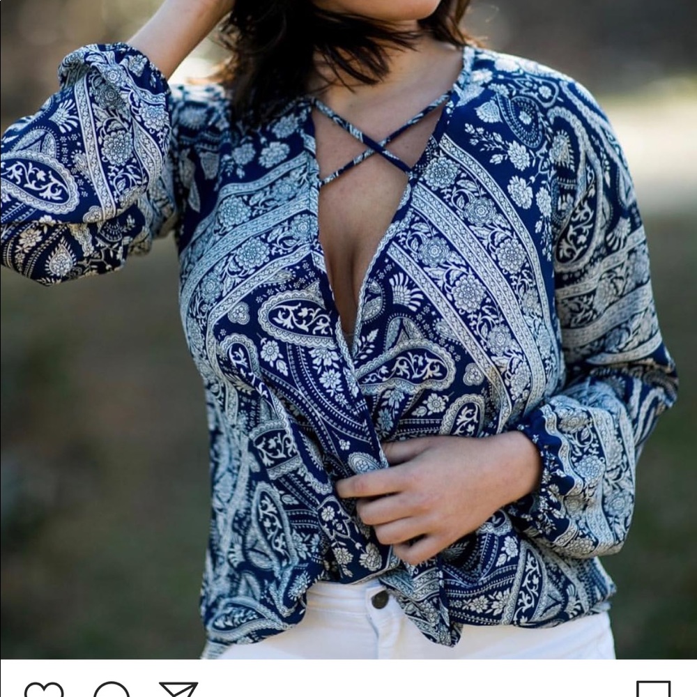 Blue detail blouse!